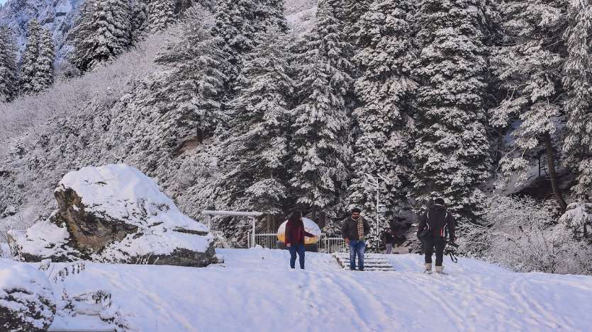 As Gulmarg Sonamarg Receive Snowfall Tourists Witness A Winter