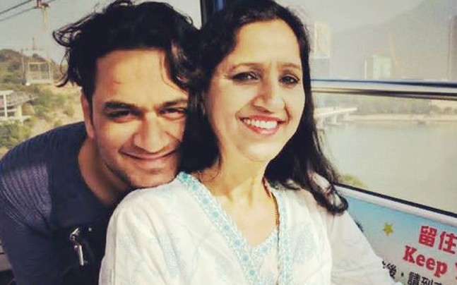 Bigg Boss This Is What Vikas Guptas Mother Has To Say About His