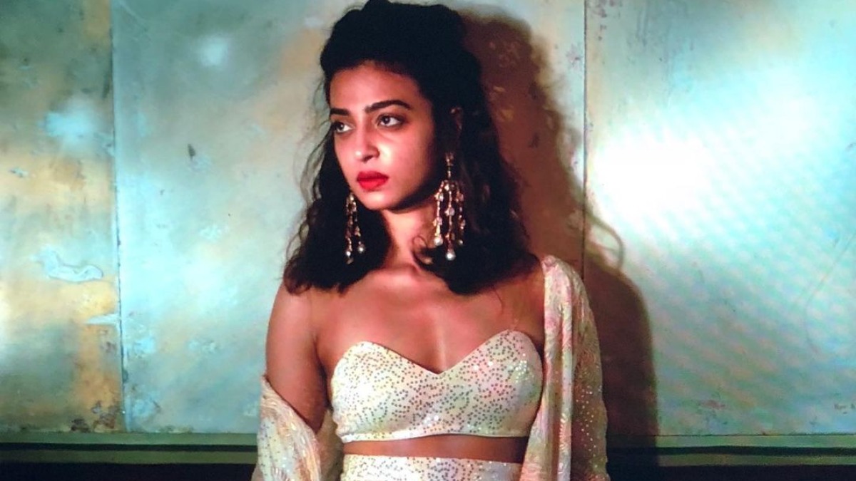 Boycott Radhika Apte Trends On Twitter After Her Pictures From Parched Film Go Viral India Tv