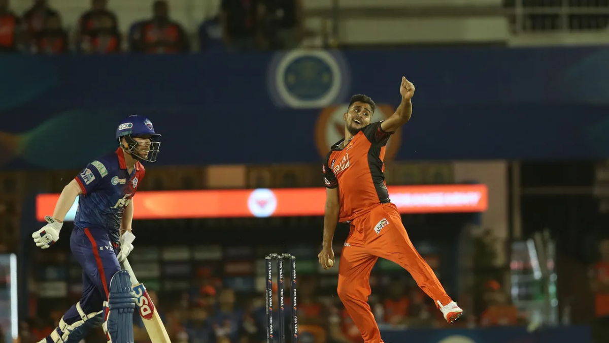 Watch Dc Vs Srh Umran Malik Clocks Kmph To Break His Own Record