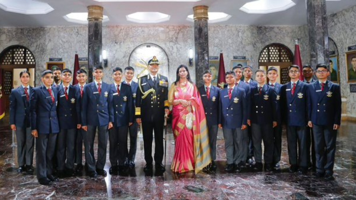 Akshay Kumar Fascinated By Women Cadets Training At National Defence