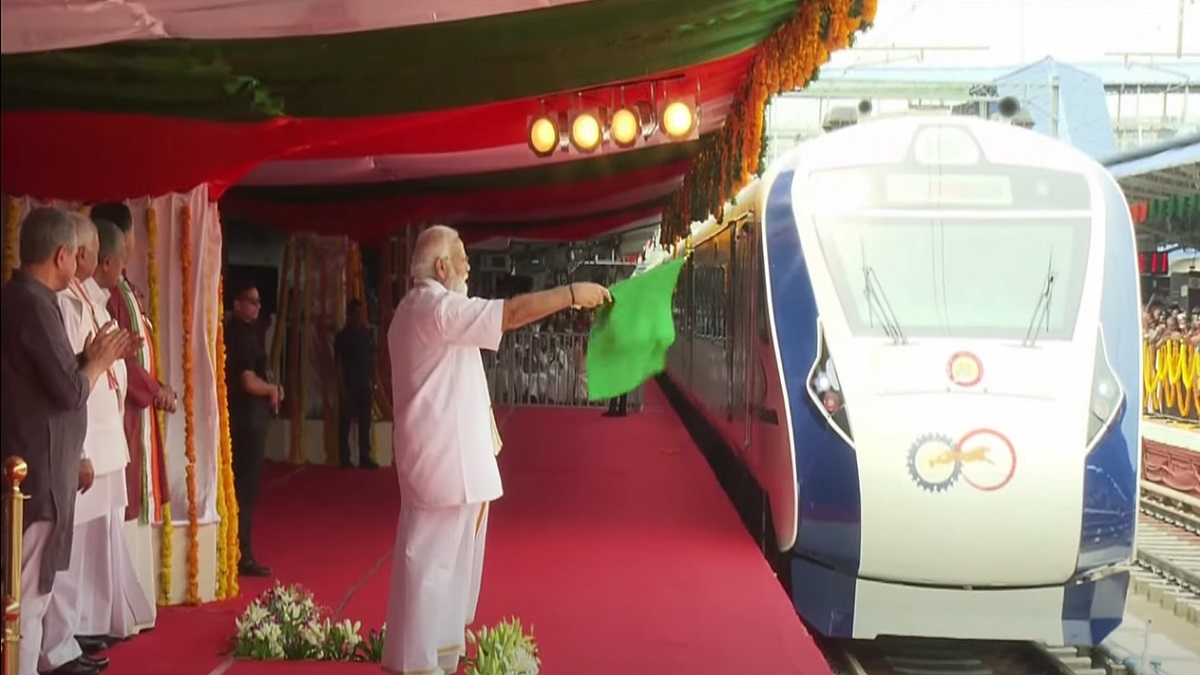 Pm Modi Receives Rousing Welcome In Kerala Innagurate Water Metro