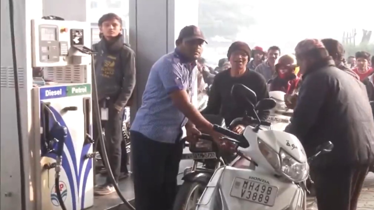 Hit And Run Law Protest Several Petrol Pumps Jam Packed As Commuters