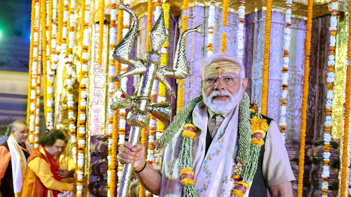 Pm Modi S Mega Roadshow Visit To Kashi Vishwanath Temple In Varanasi