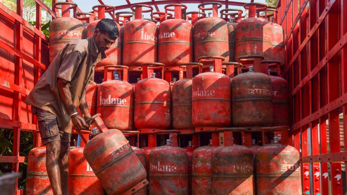 Commercial Lpg Cylinder Price Reduced By Rs Check Revised Rates