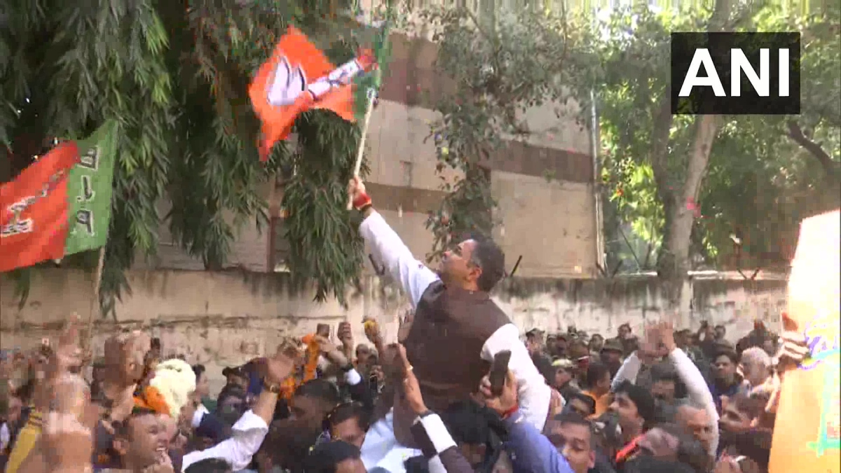 Parvesh Verma Waves Bjp Flag In Celebration After Defeating Arvind