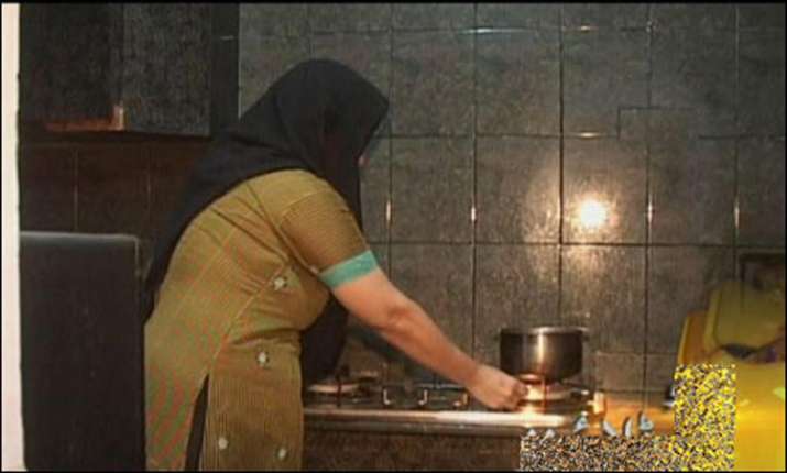 Gas, divorce rate, Pakistan, Tahira Aurangzeb