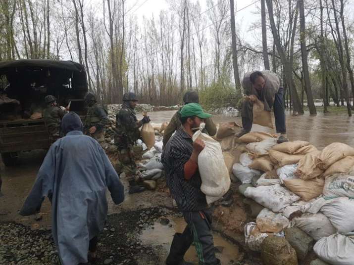 Incessant rains inundate low areas in Kashmir, Army