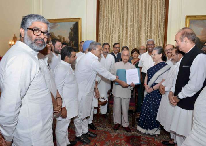 Modi govt spreading fear, Opposition tells President