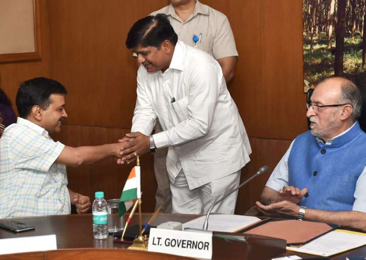 LG Baijal looks on as Kejriwal greets newly sworn-in