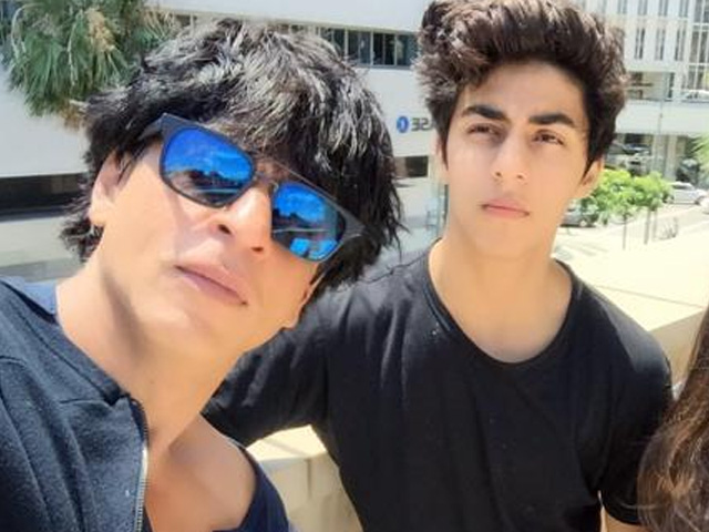 This Picture Of Shah Rukh Khans Elder Son Aryan Khan Goes Viral