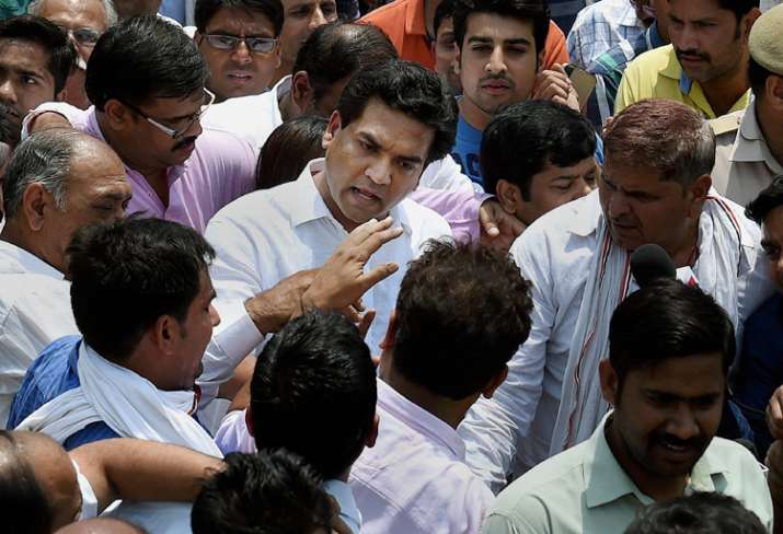 Kapil Mishra levels corruption charges against Kejriwal