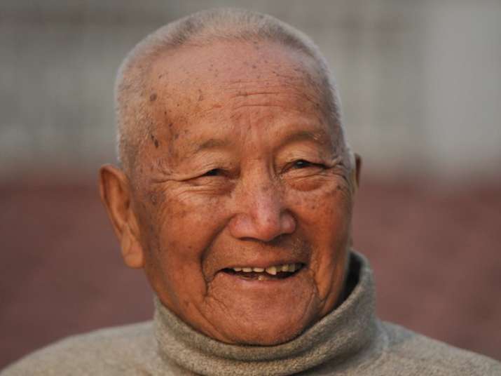 85-yr-old Nepal man dies trying to become oldest Everest