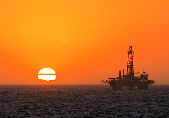 Oil prices rose 1 per cent as prices of oil stocks dipped