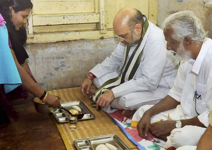 Amit Shah having breakfast at residence of a party worker
