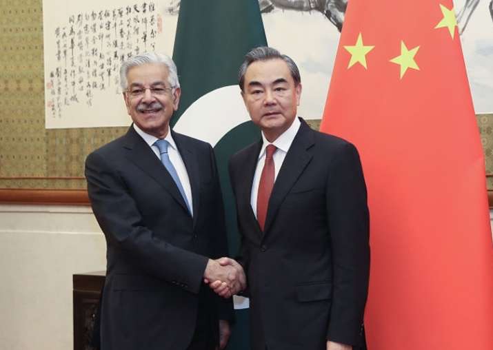 Chinese Foreign Minister Wang Yi meets his Pak counterpart