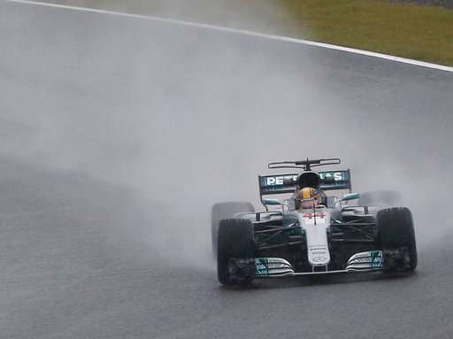 Japanese Grand Prix: Lewis Hamilton top in wet second practice
