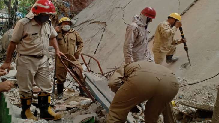 Delhi Satya Niketan Under Construction Building Collapses Live Updates