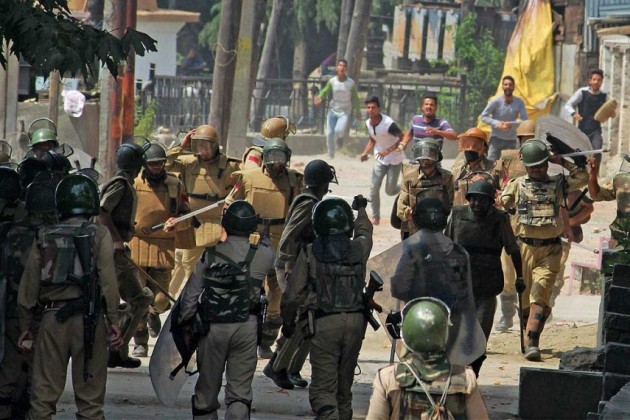 India TV - Pellet guns make comeback in Valley to combat stone pelters India TV - Pellet guns make comeback in Valley to combat stone pelters