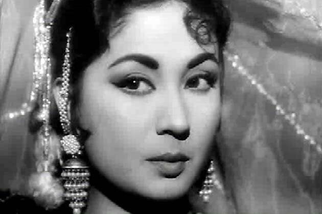 India Tv - Remembering Meena Kumari on her death anniversary India Tv - Remembering Meena Kumari on her death anniversary