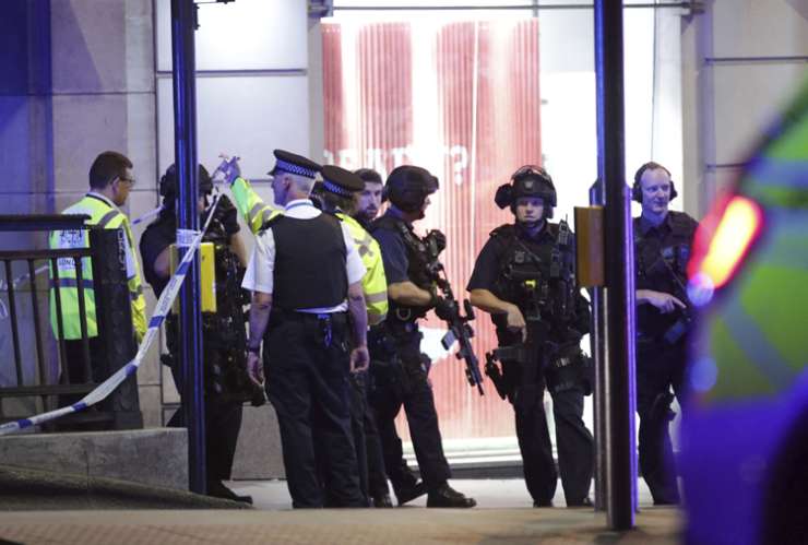 Metropolitan Police Arrest 12 People Following Deadly Attacks in London Metropolitan Police Arrest 12 People Following Deadly Attacks in London
