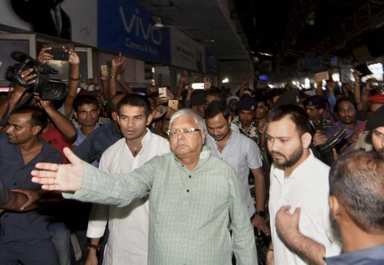 'Street plays' will prove suicidal for Lalu: Nitish 'Street plays' will prove suicidal for Lalu: Nitish