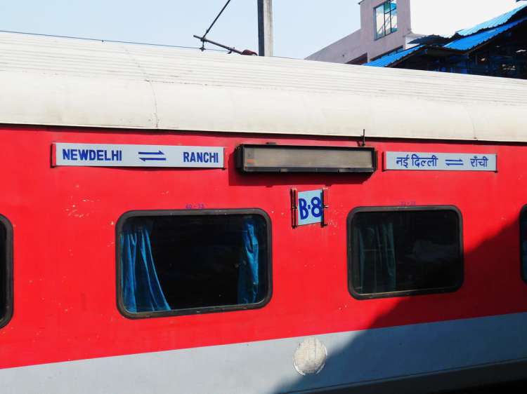 Ranchi-Delhi Rajdhani express derails in Delhi