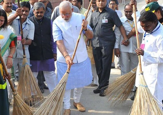 In Pics Narendra Modi Launches Swachh Bharat Abhiyan India Tv