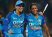 Indian cricketers Smriti Mandhana and Harmanpreet Kaur 