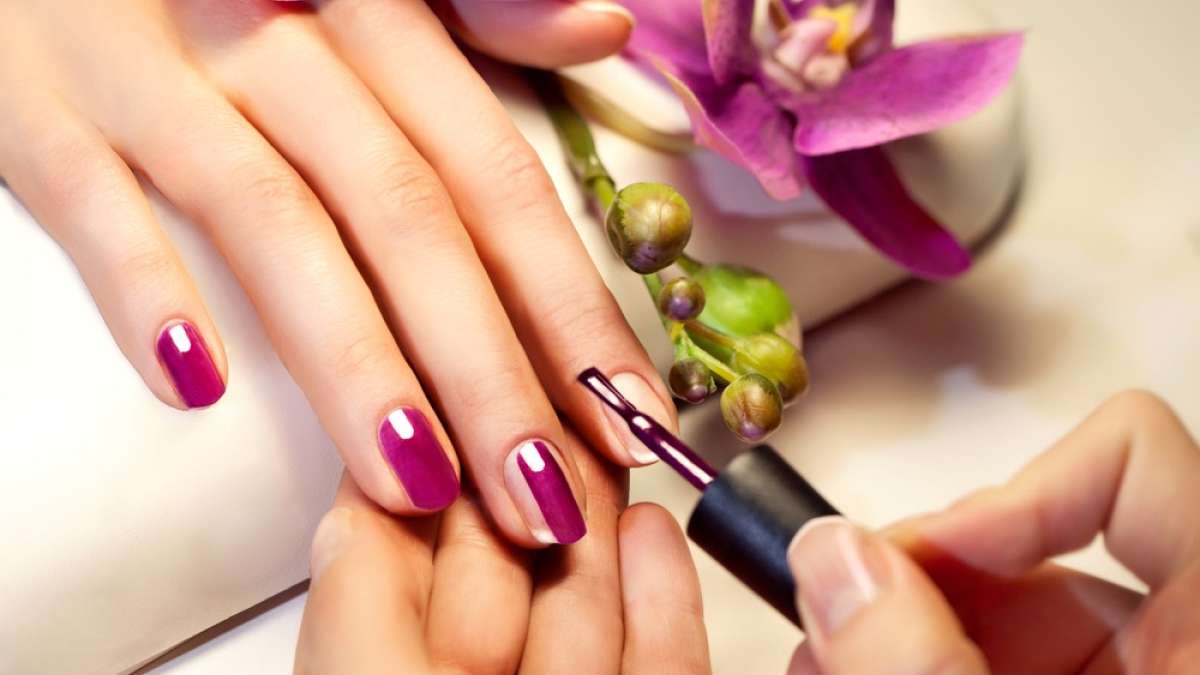 Fake Longer Nails with Italian Manicures