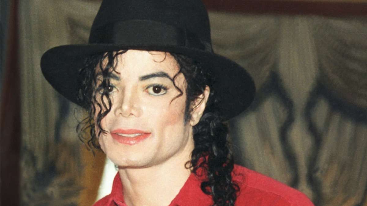 Babyface: Madonna told Michael Jackson to dress like a girl for video