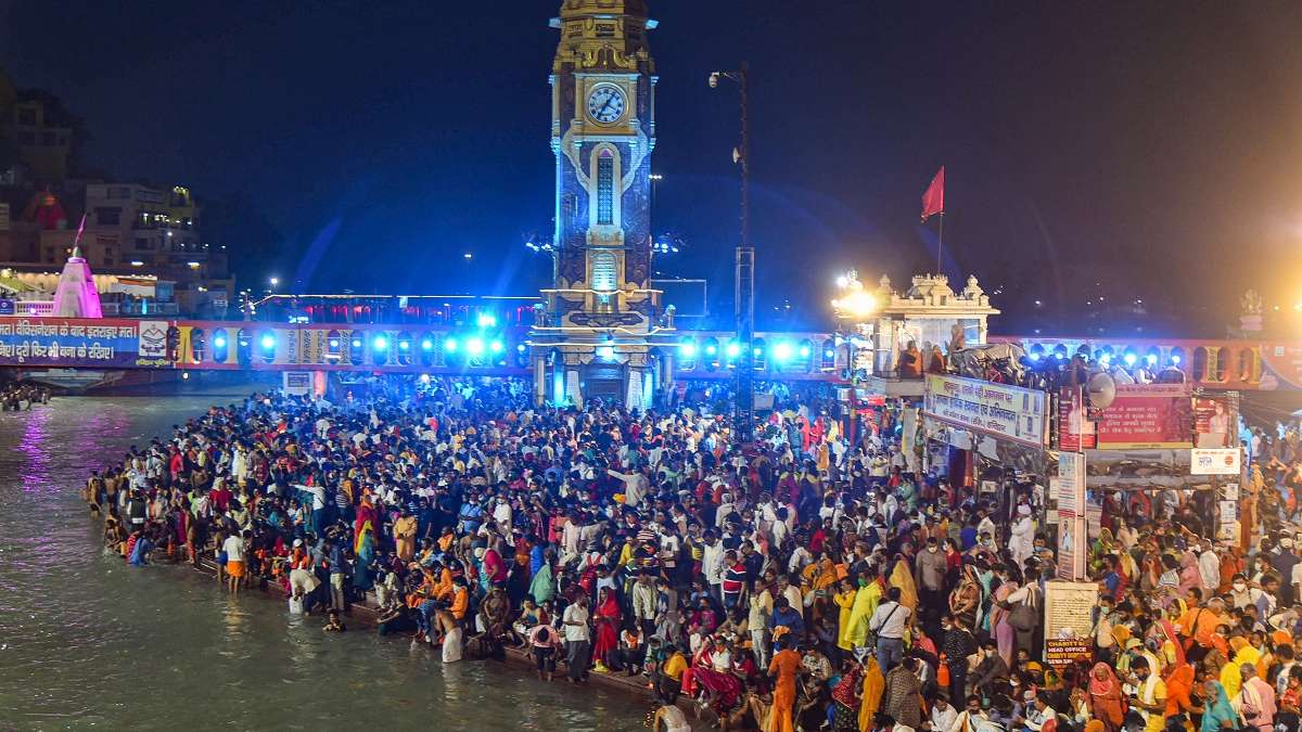 Kumbh Over 30 Lakh Devotees Take Holy Dip Till 6 Pm Second Shahi Snan India Tv 