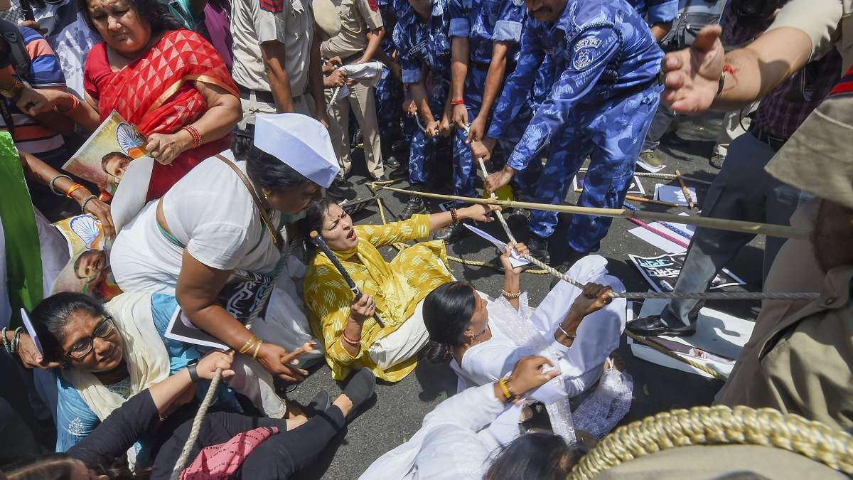 Indian Youth Congress today, staged a protest against NDA Government and  Prime Minister Narendra Modi on looting the Nation. – AA News