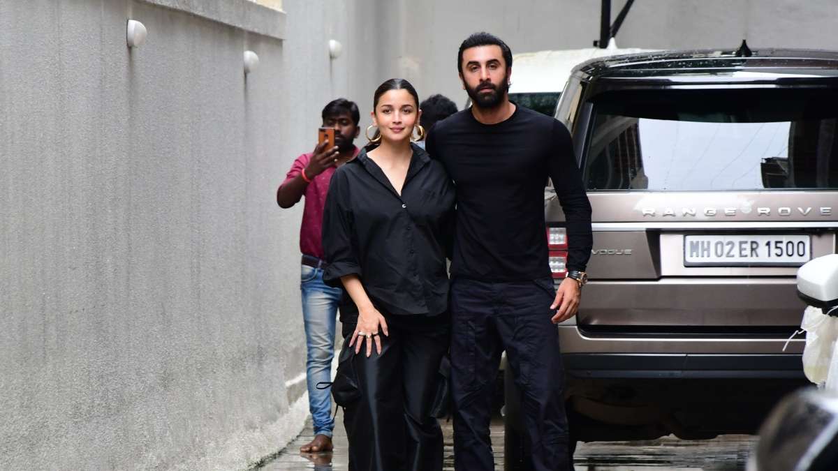 Alia Bhatt and Ranbir Kapoor twin in black outfits as they go shopping for  Raha during Dubai holiday
