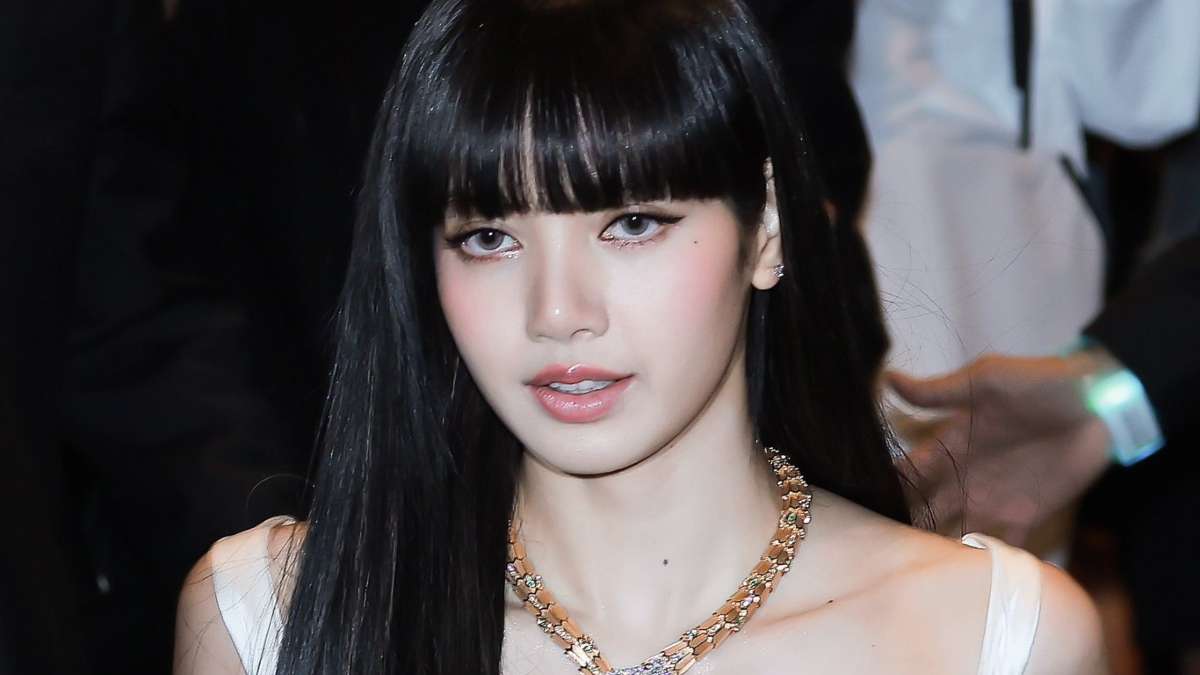Was BLACKPINK's Lisa drunk at Avrora Awards? K-pop star winks in ...