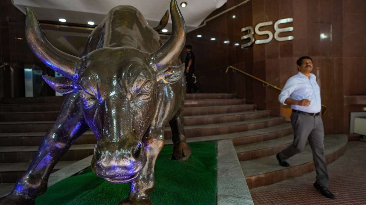 Sensex, Nifty fall in early trade
