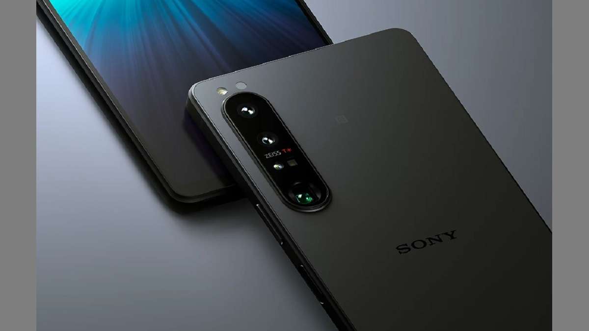 दुनिया के स्मार्टफोन मार्केट से अब हाथ खींचने की तैयारी में SONY!

Sony Xperia now preparing to withdraw from the world's smartphone market 