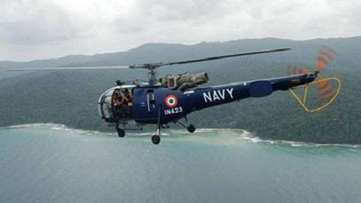 Indian Navy's Chetak helicopter meets with accident in Kochi