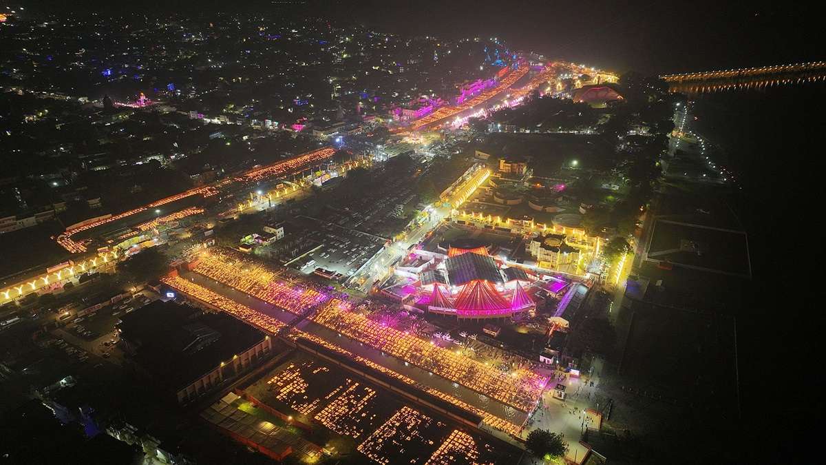 Ayodhya was illuminated on the occasion of Diwali.