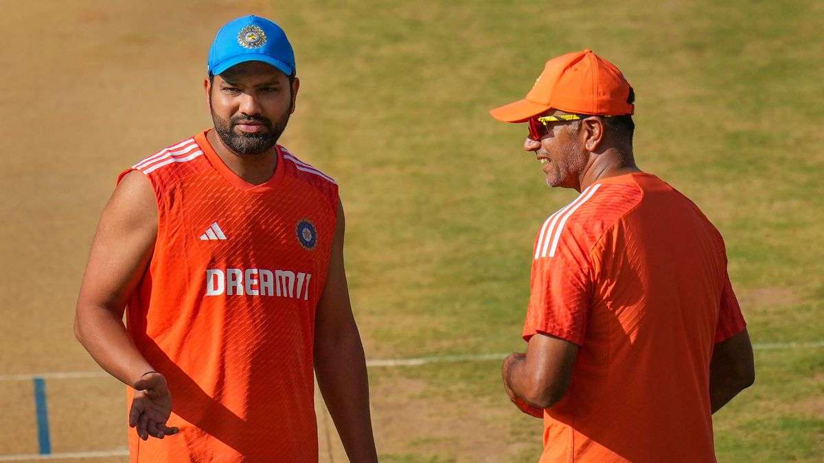 Rohit Sharma and Rahul Dravid in Bengaluru during team