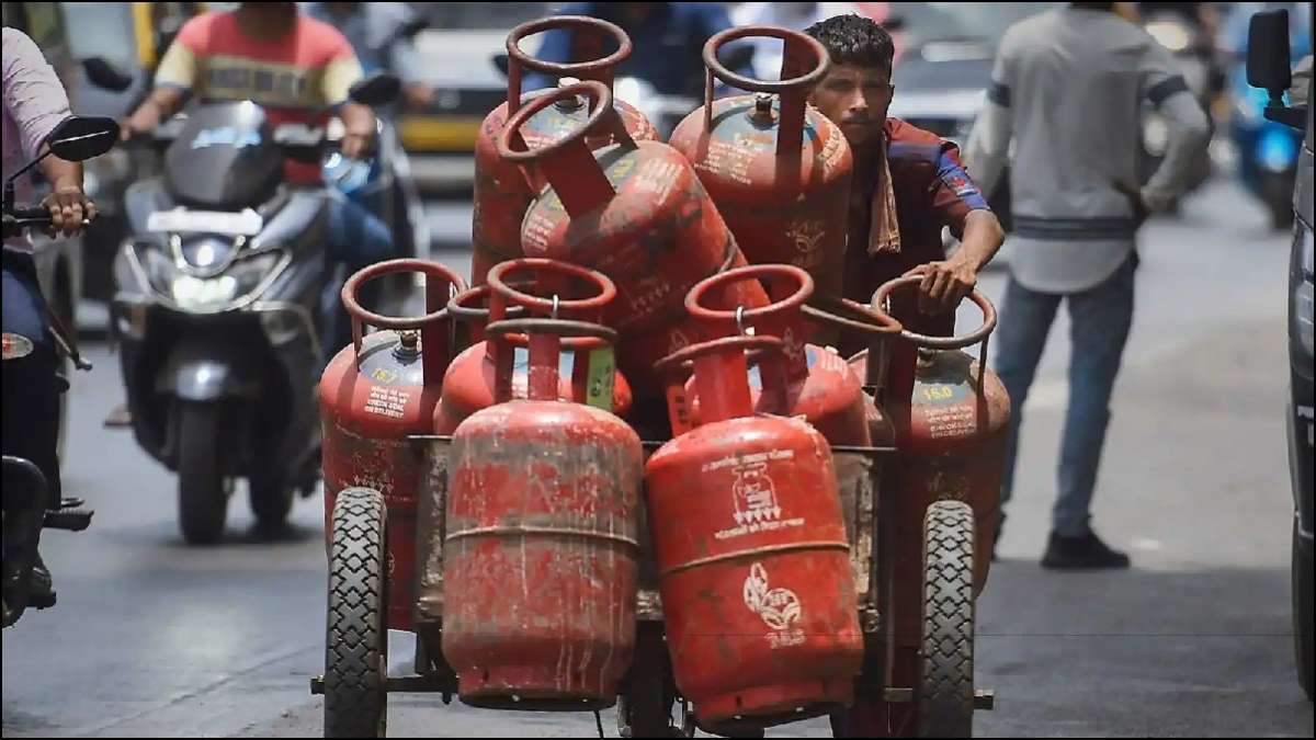 Commercial LPG gas cylinder rate hiked from today | Check new prices in your city