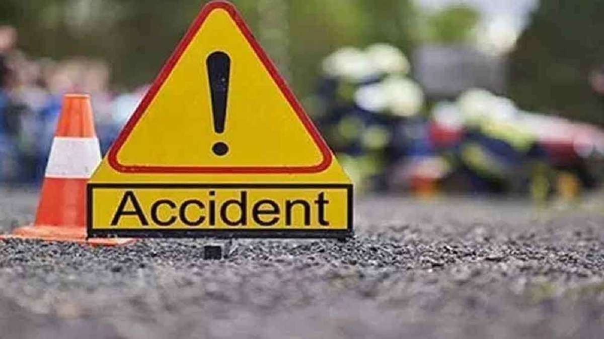 Jharkhand road accident, Jharkhand news, Three dead sand laden dumper rams into another, road accide