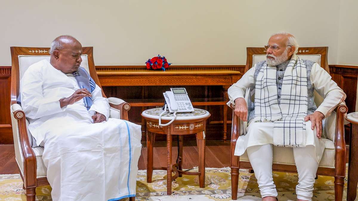 Prime Minister Narendra Modi with former prime minister HD