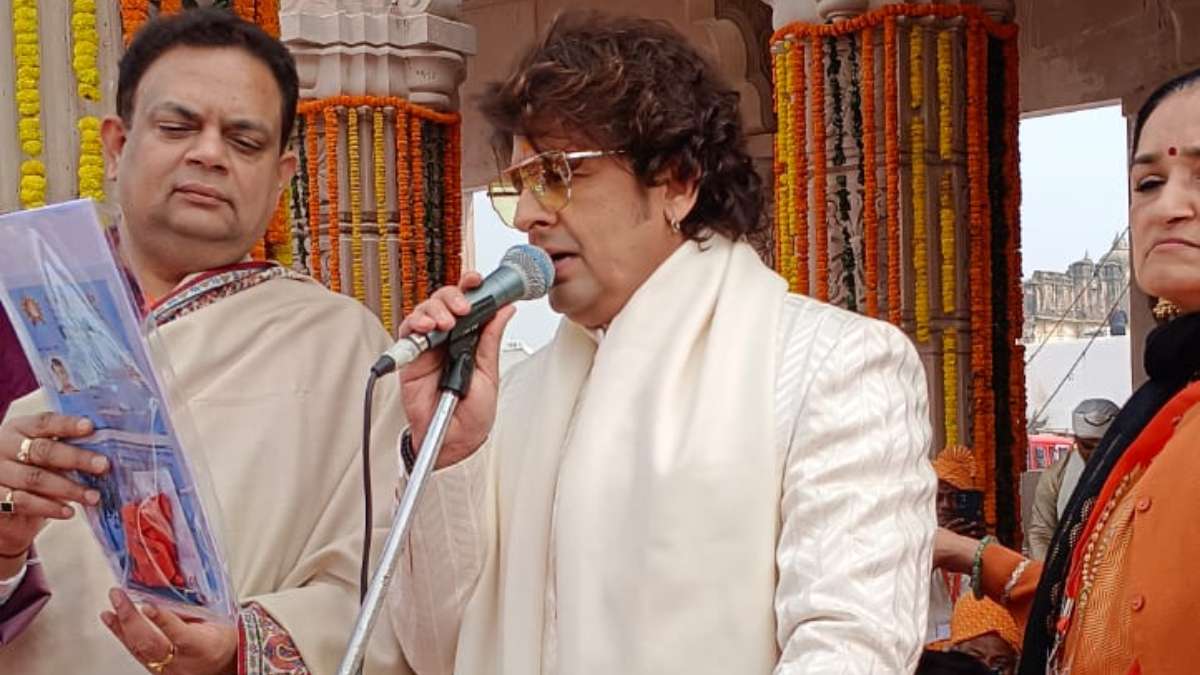 Sonu Nigam singing at Ram Mandir in Ayodhya