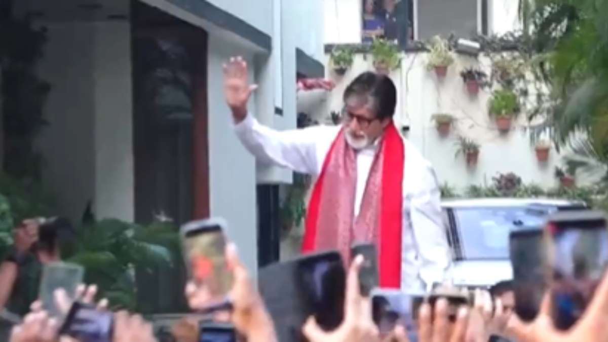 Amitabh Bachchan waves to his fans at Jalsa