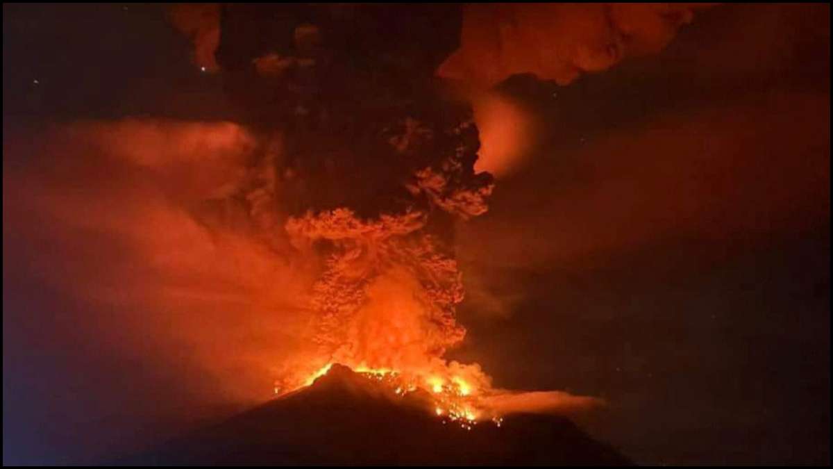 Indonesia volcano, people evacuated