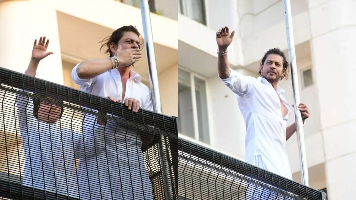 Shah Rukh Khan greets fans outside Mannat on Eid
