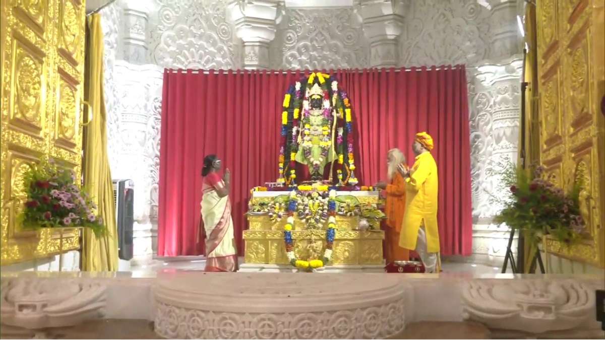 President Droupadi Murmu offers prayers at Ram Mandir in Ayodhya | Video –  India TV