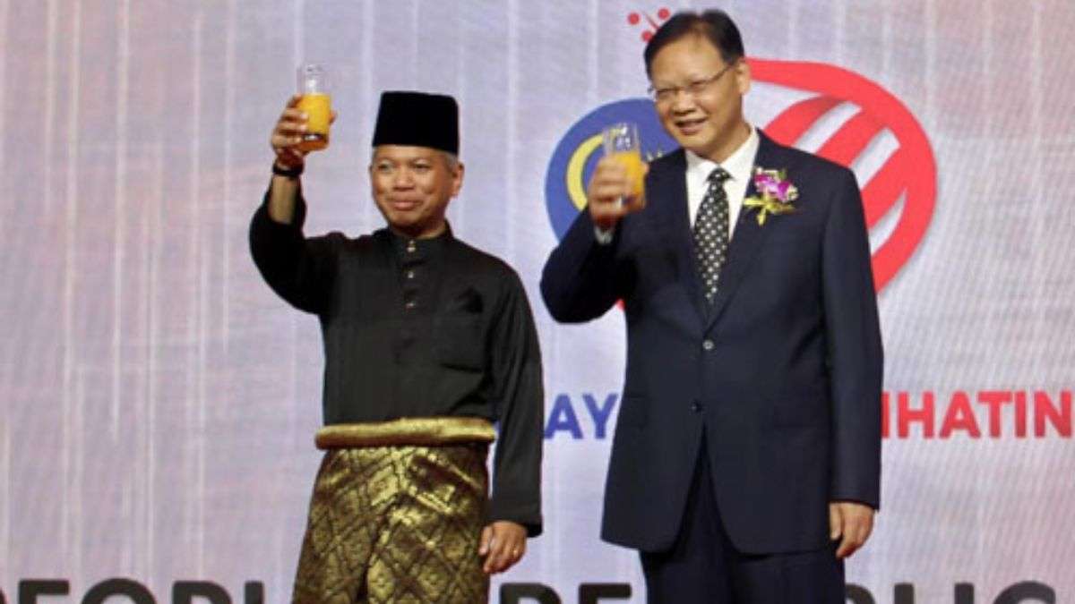 Xu Feihong (R) while attending the National Day Reception of Malaysia