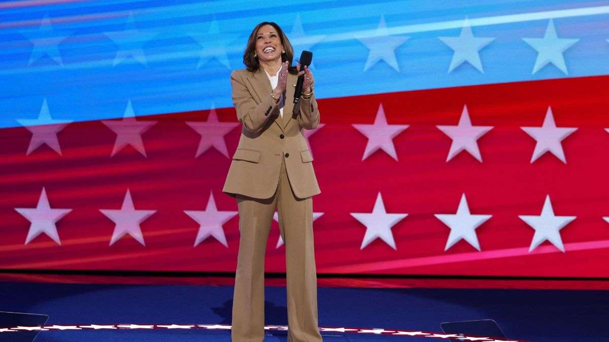 Democratic National Convention LIVE Harris makes a surprise appearance